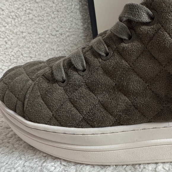 NWOT J Slides Quilted Sneakers - Picture 8 of 13